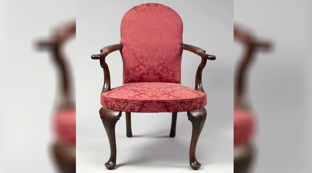 Red queen anne online chair