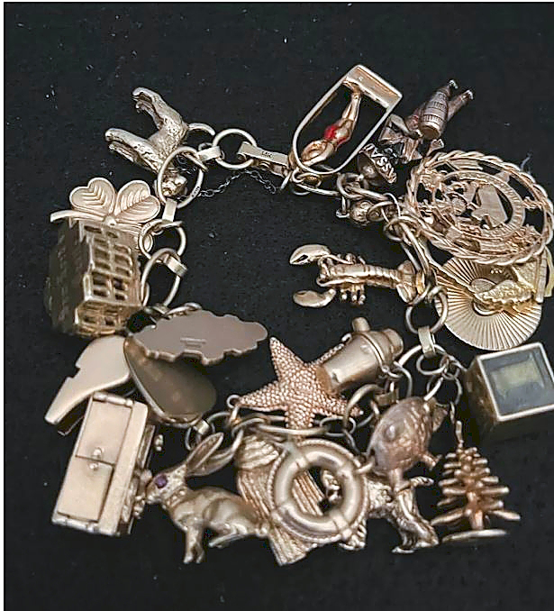 Sold at Auction: Vintage 14K Gold Charm Bracelet