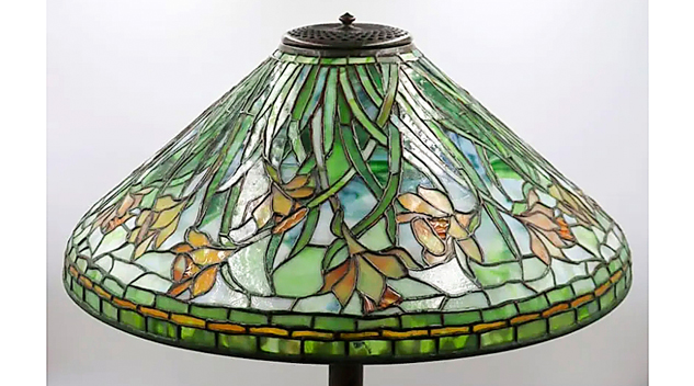 Tiffany daffodil store lamp