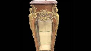 Linke Vitrine Holds Schultz Bidders’ Interest