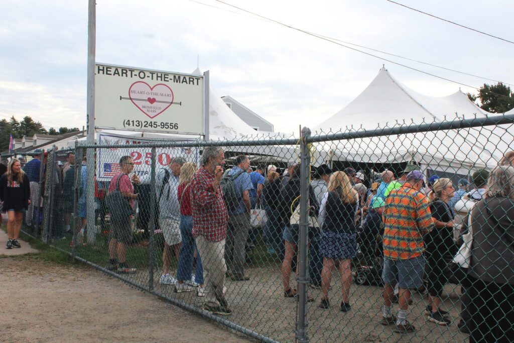 Brimfield’s Fall Shows See Good Weather, Strong Crowds